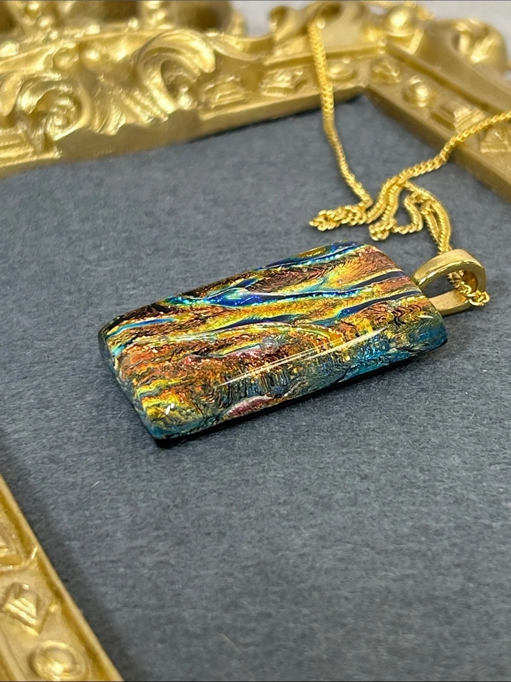 N/A elegant gold